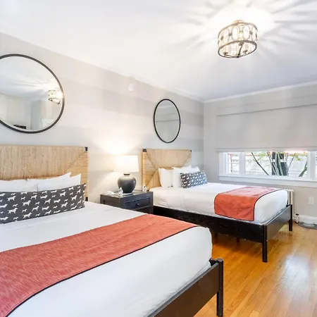 Paws On Pelham (Adults Only) Bed & Breakfast Newport Exterior photo